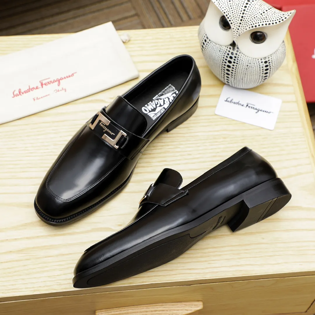 Factory price 460 🔥Ferragamo's new men's casual slip-on shoes🇨🇳Official website original 1:1 mold opening, original quality💯Fine workmanship, high-end luxury☘The upper is made of imported Italian first-layer cowhide🌴Water-dyed🐂Leather lining🍓Rubber wear-resistant and non-slip outsole, breathable and comfortable to wear🍍The first choice for high-grade men, black is optional! Code number 38-44 (45.46. Can be customized)